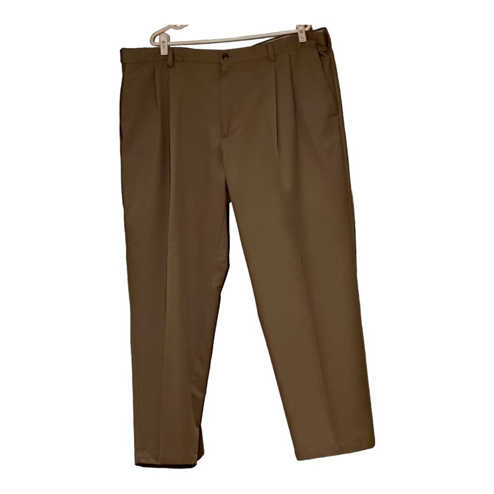 Haggar Men’s Khaki Dress Pants, 44 x 30, Hidden Expandable Waistband, Pleated